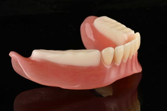 kopen Afneembare Acryl Prothese Natuurlijk uitziende tandheelkundige gedeeltelijke prothesen Gemakkelijk schoon OEM online vervaardiging